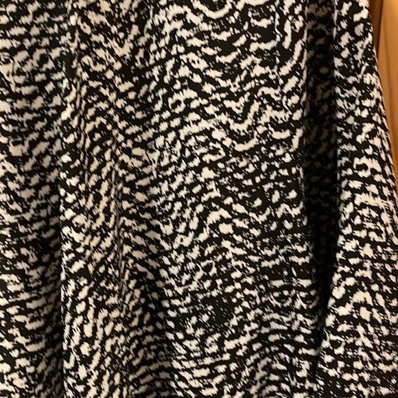 Avenue silky black white and turquoise 3/4 sleeve jacket - Picture 2 of 6